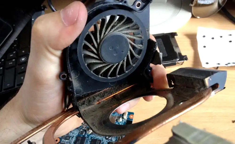 Чистка ноутбука HP от пыли в Селятино | Замена термопасты