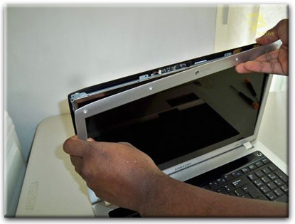 Замена экрана ноутбука Samsung в Селятино